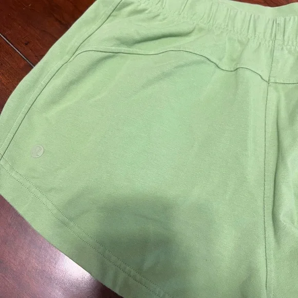 Lululemon Athletica Green Athletic Shorts with Elastic Waistband - Picture 5 of 7